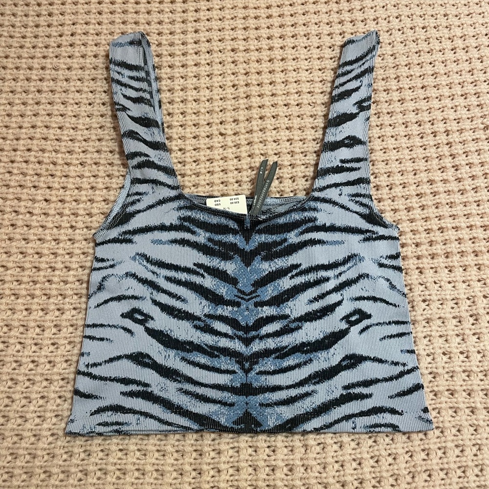 Anthropologie- The Hannah Seamless Textured Tank: Tiger Print Edition - Picture 5 of 6